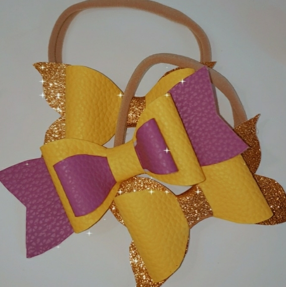 Faux leather piggy 🐷 tail bow 🎀 - Picture 1 of 3